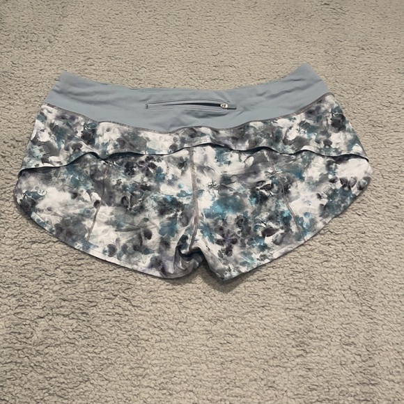Lululemon speed up shorts 3" size 12 - Picture 3 of 5